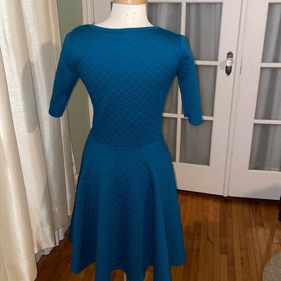 LuLaRoe Nicole Dress. Size M. Beautiful teal color, quilted texture. - Picture 5 of 6